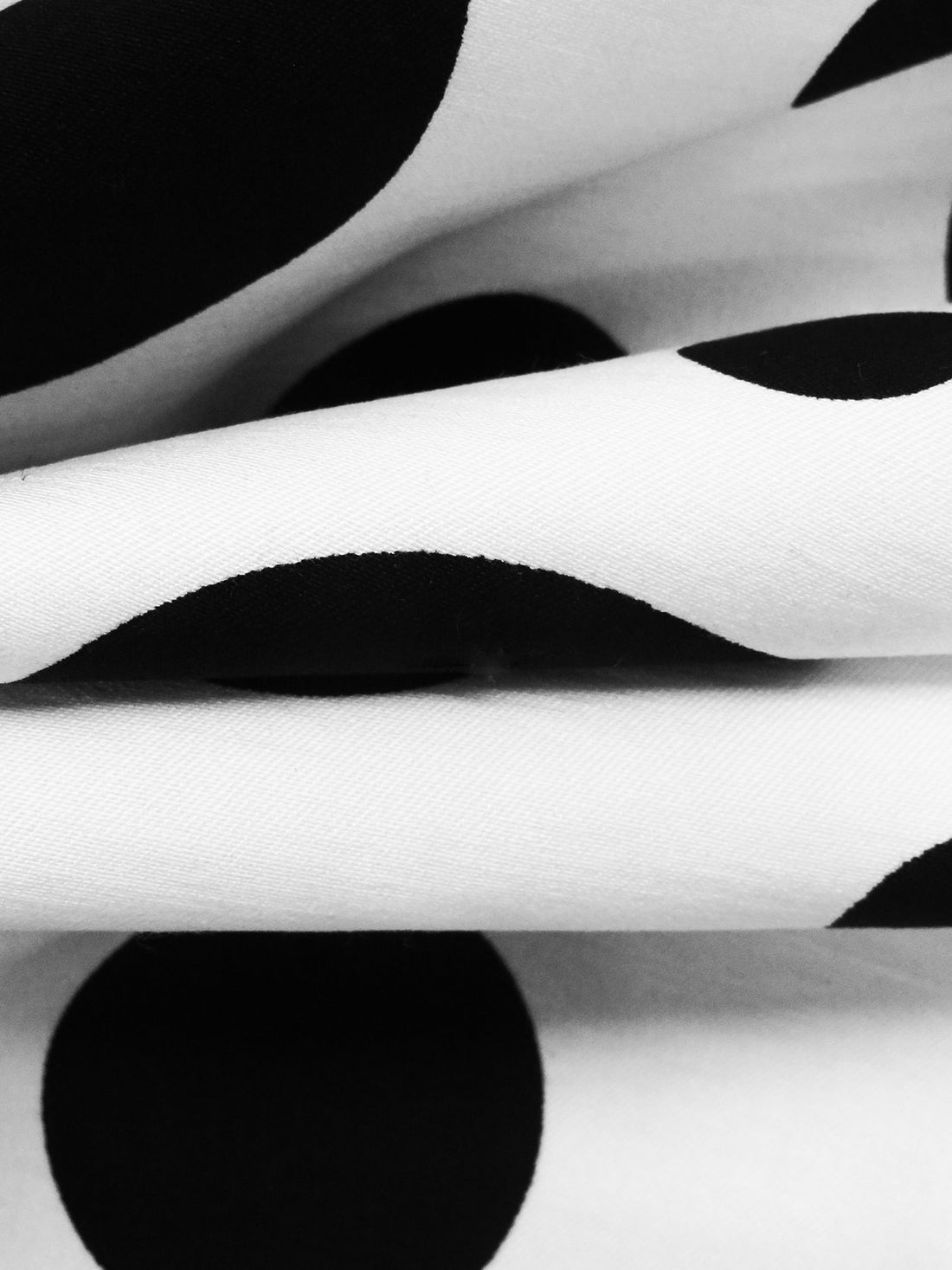 White/Black Rayon/Nylon/Lycra Various Spot Print Stretch Bengaline Suiting 58W