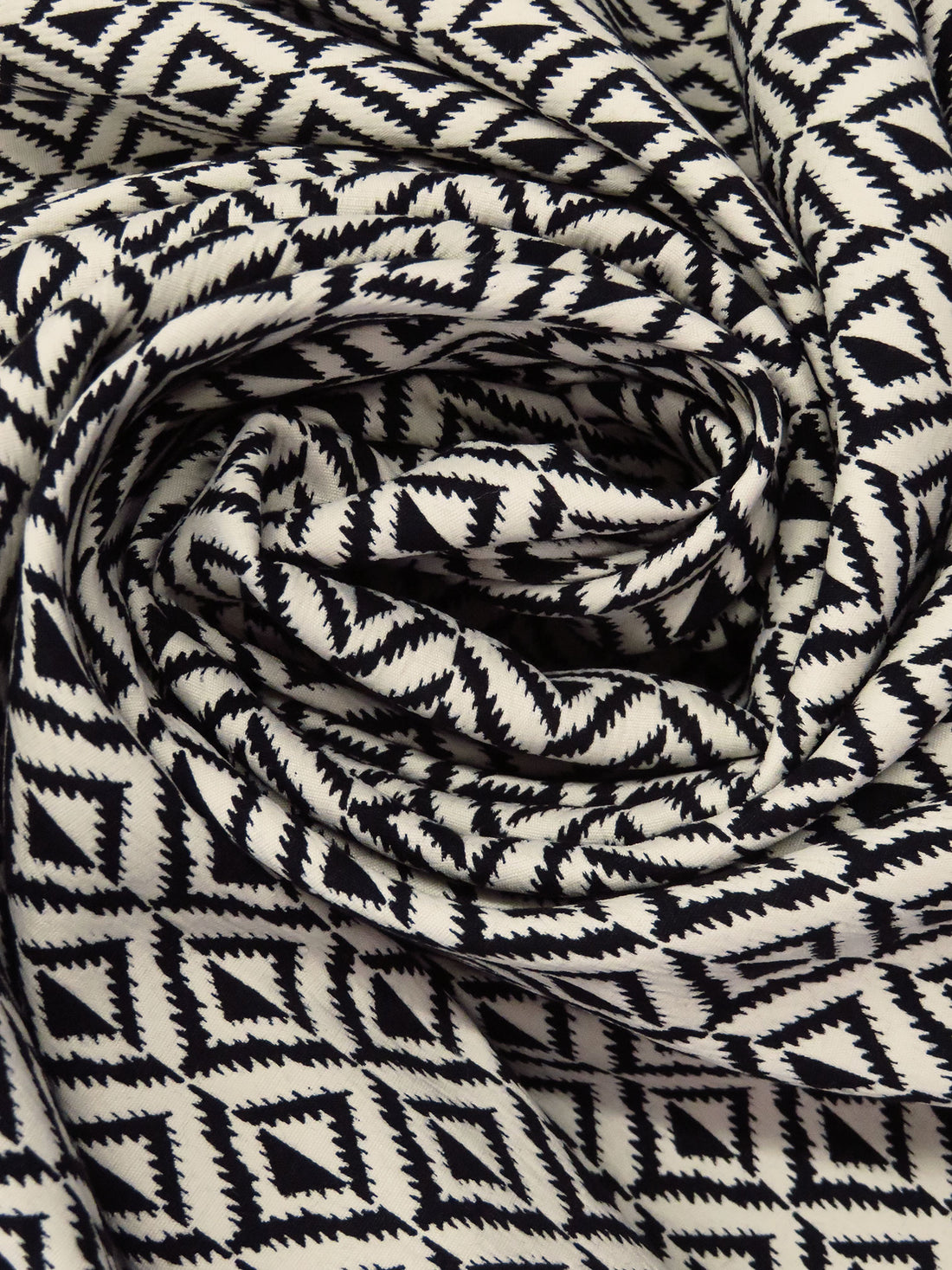 Black/Bisque Rayon/Nylon/Lycra Geometric Weave Jacquard Stretch Bengaline Suiting 60W