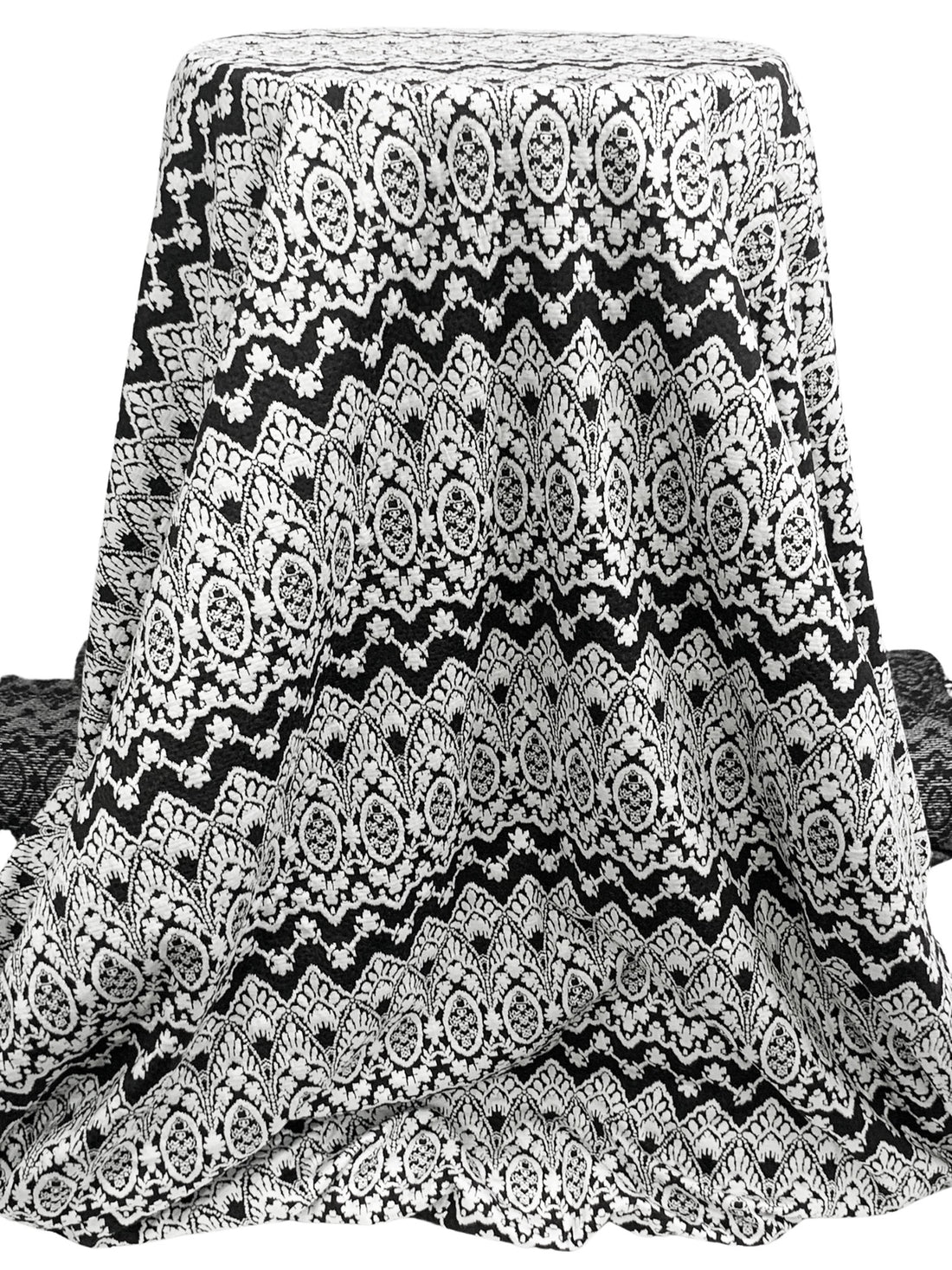 White/Black Polyester/Lycra Horizontal Stylized Scallop Design Jacquard Double Knit 58W