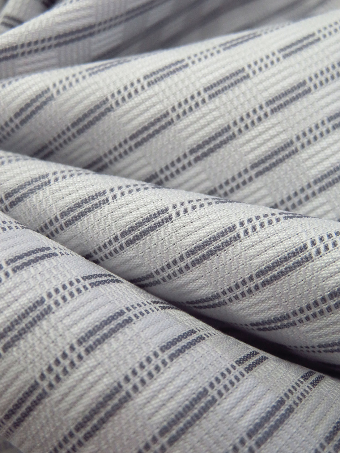White/Dark Lavender Gray 100% Cotton Vertical Stripe Novelty Weave Shirting 58W