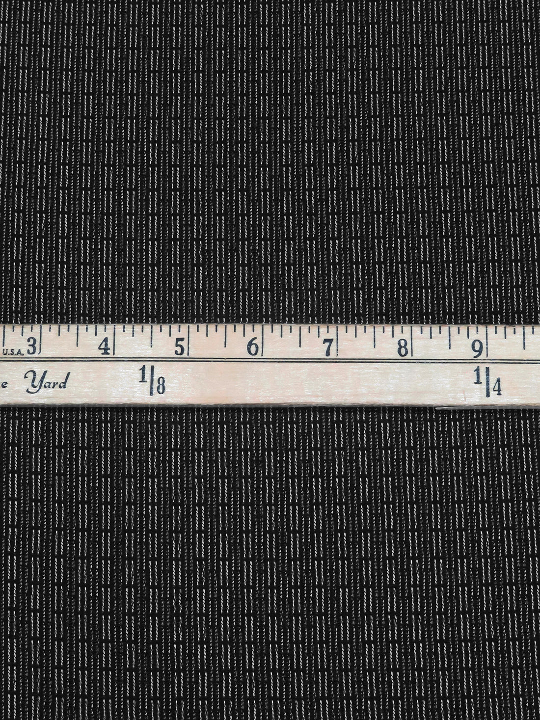 Black/White 100% Polyester Novelty Weave Crepe Suiting 58W
