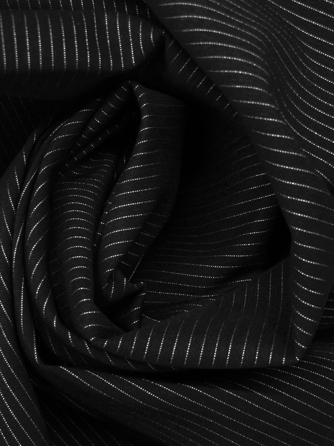 Black/White Rayon/Nylon/Lycra Horizontal Pinstripe Weave Stretch Bengaline Suiting 57W