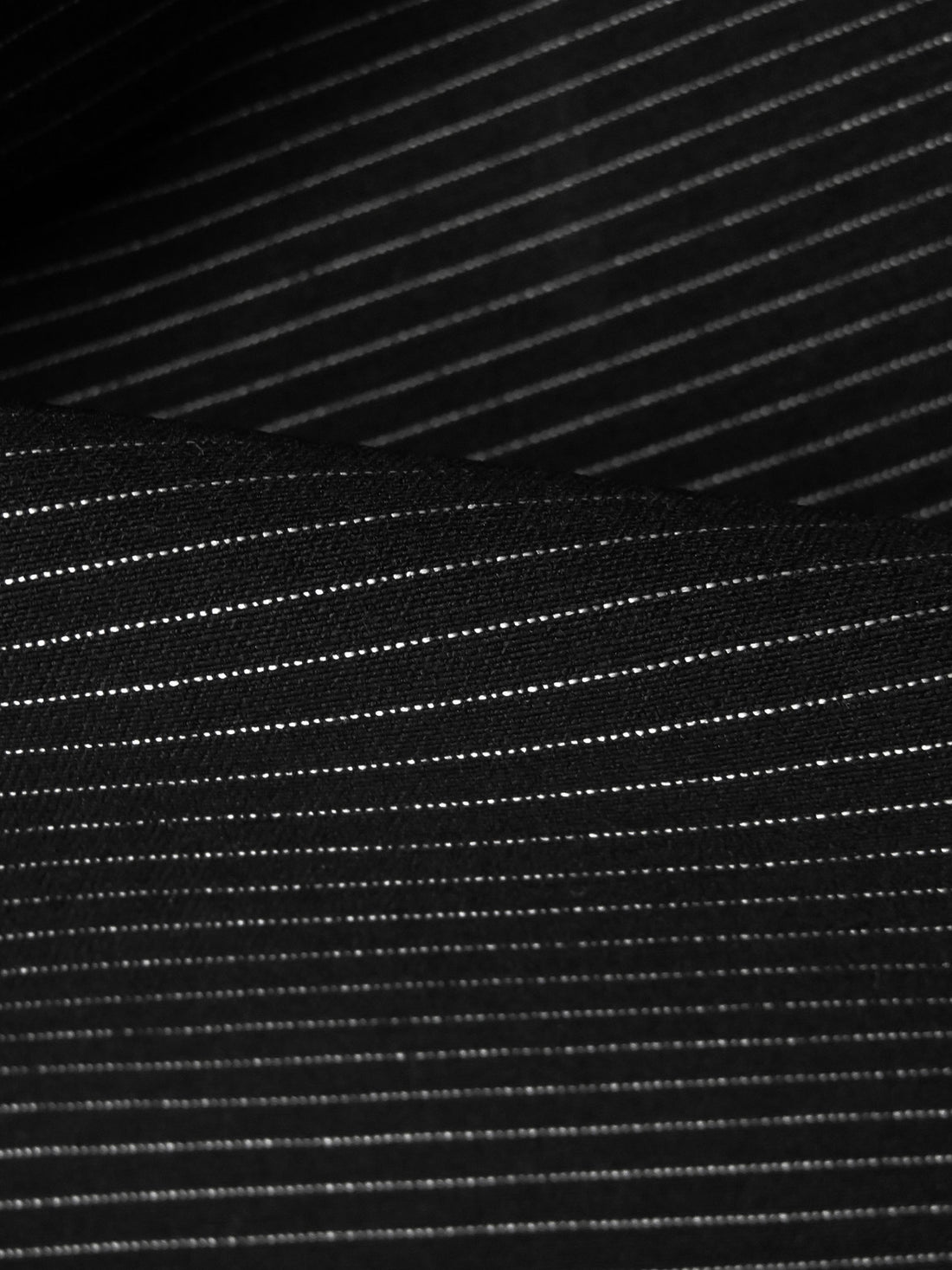 Black/White Rayon/Nylon/Lycra Horizontal Pinstripe Weave Stretch Bengaline Suiting 57W