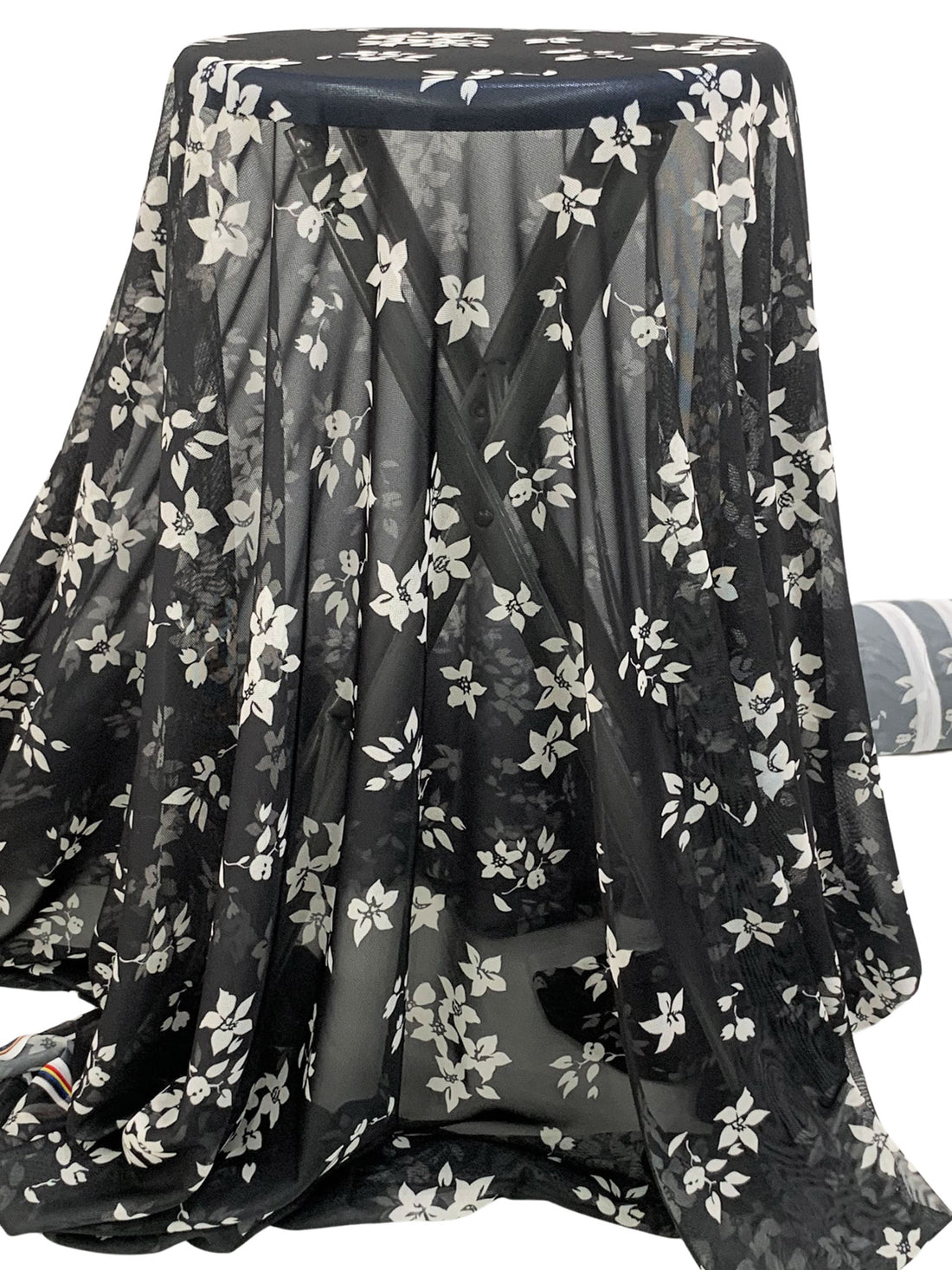 Black/White Nylon/Lycra Floral Print Mesh Knit 55W