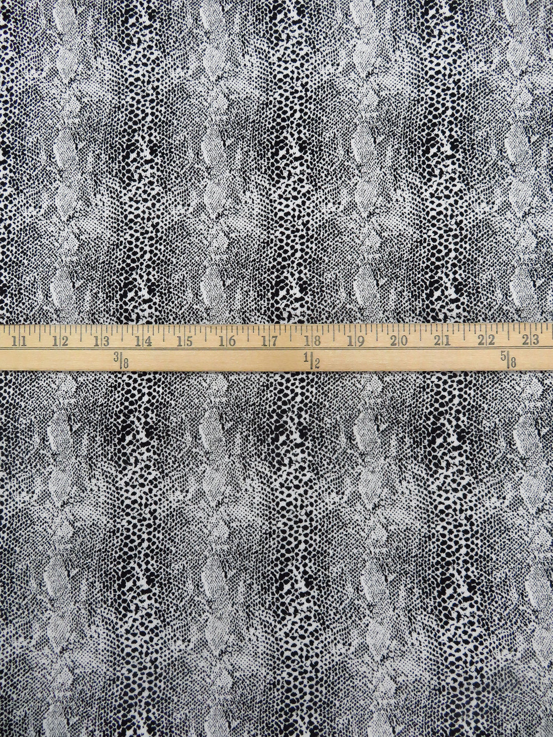 Black/White Cotton/Polyester Small Snakeskin Print Brushed Back Sweater Knit 56W