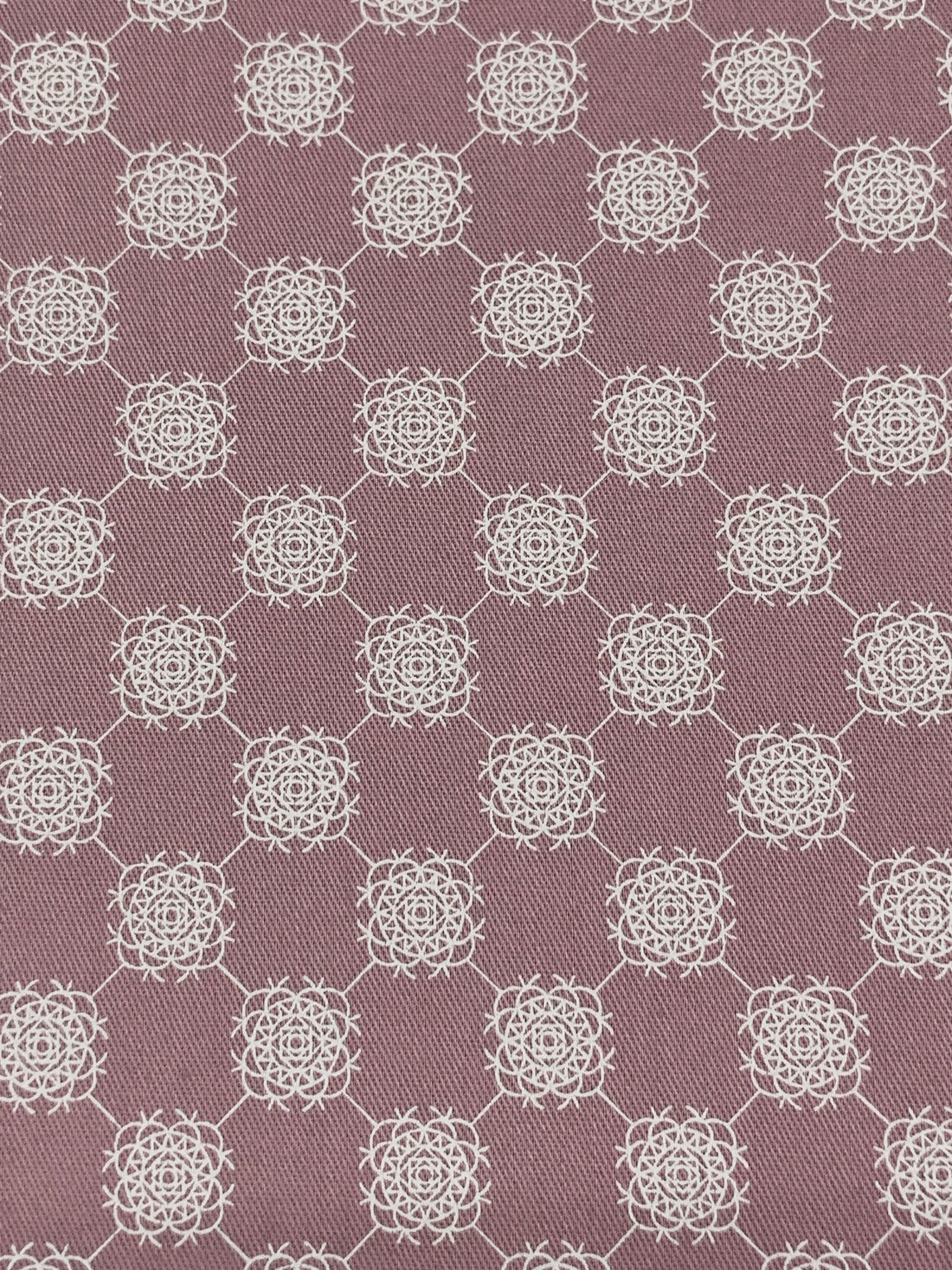 Warm Mauve/White 100% Cotton Mini Medallion Lattice Print Twill Shirting 54W