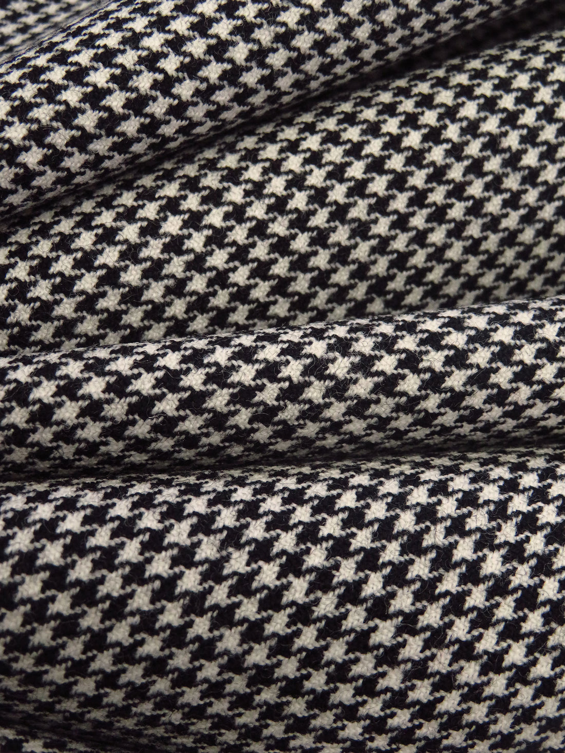 Black/Almond 100% Worsted Wool Mini Houndstooth Flannel Suiting 60W
