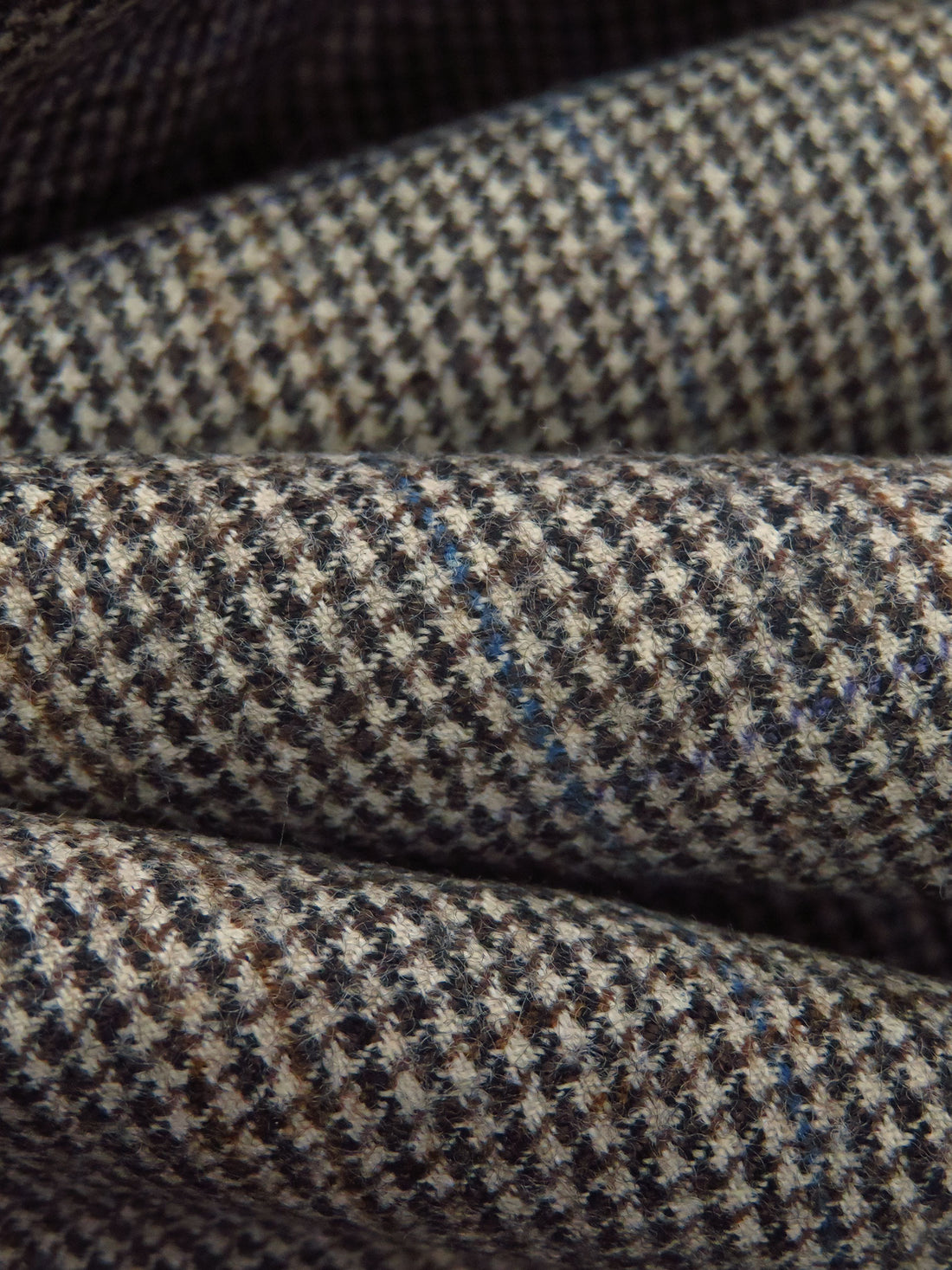 Grullo/Dark Chocolate/Dark Cornflower/Multi 100% Worsted Wool Mini Houndstooth Plaid Flannel Suiting 60W