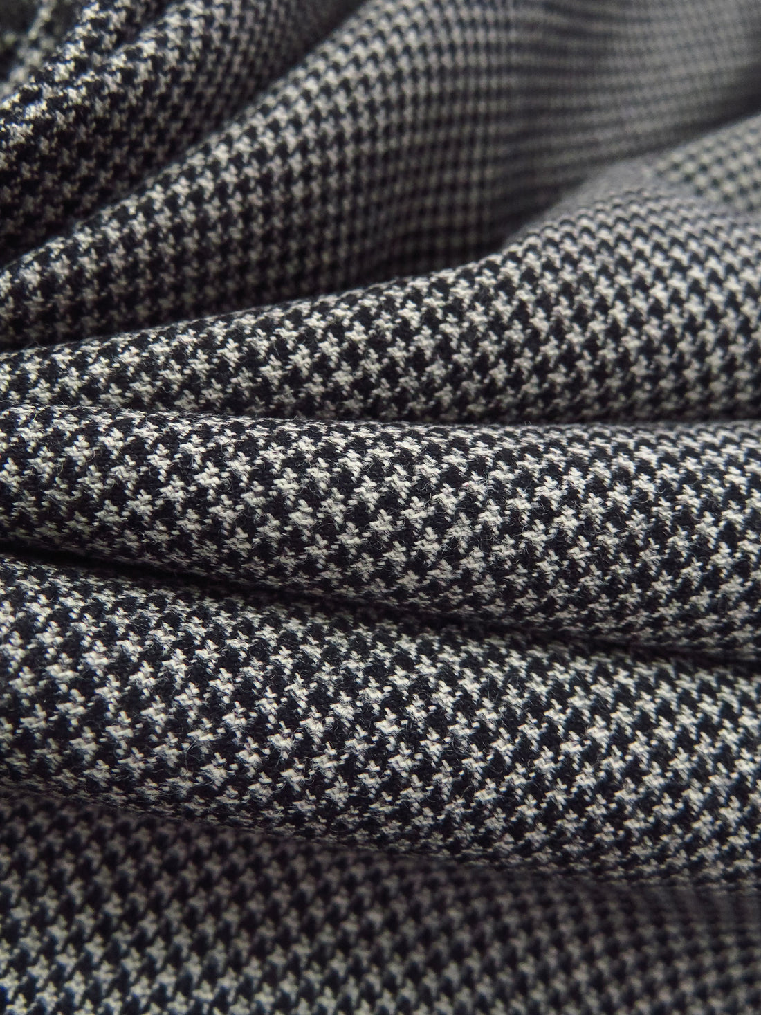 Black/Dark Gray/Almond 100% Worsted Wool Micro Houndstooth Suiting 60W