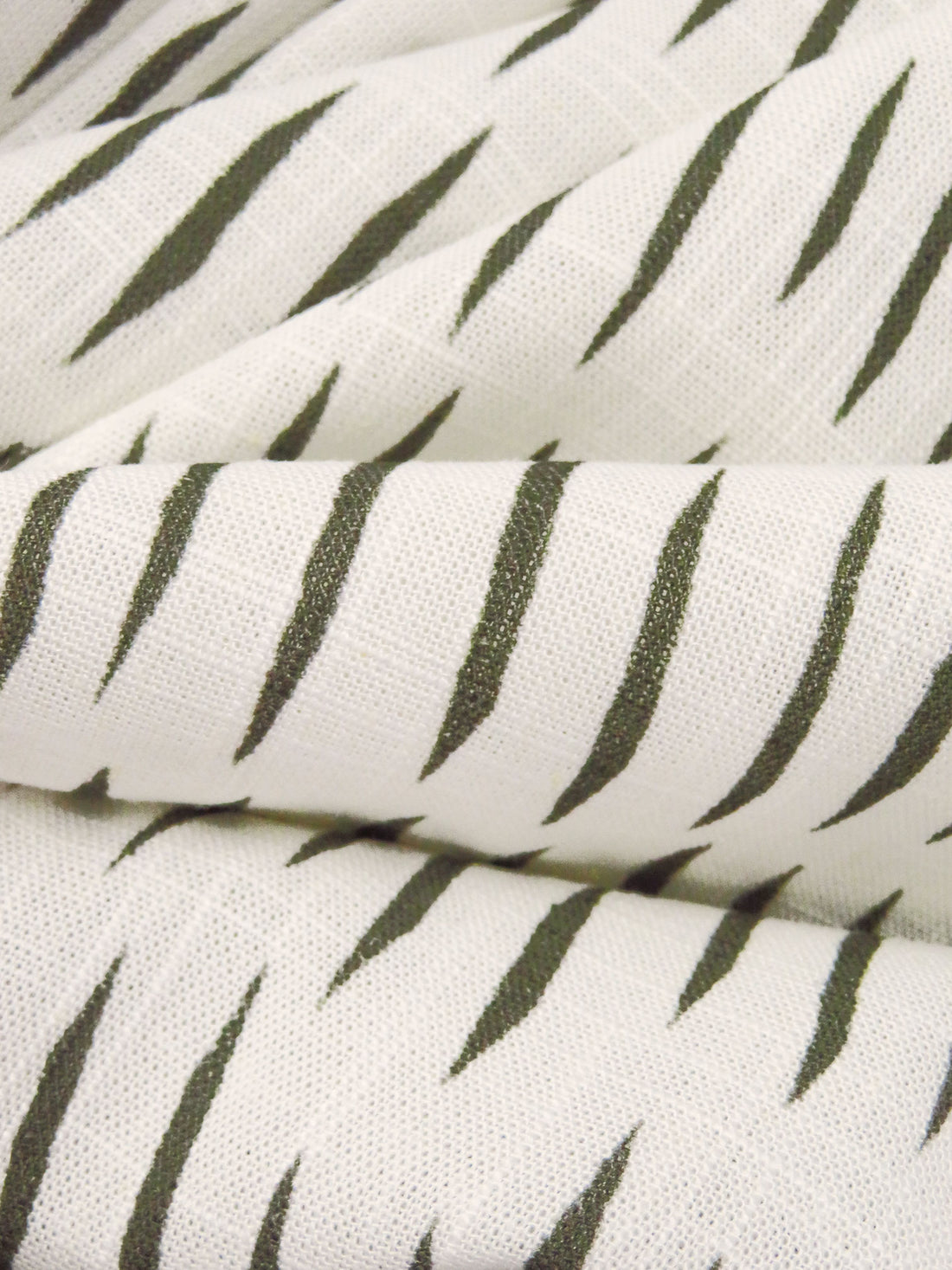 Off-White/Army Green Rayon/Linen Abstract Dash Print Shirt Weight Woven 53W