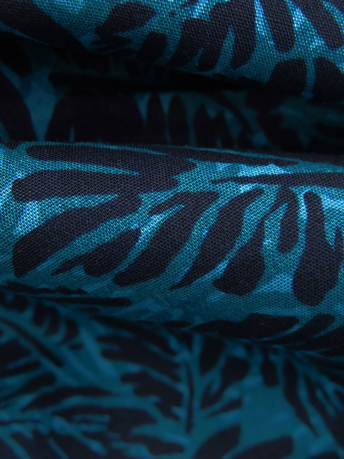Dark Aqua/Midnight Navy/Steel Blue 100% Cotton Leaf Print Lawn - NY Designer - 54W