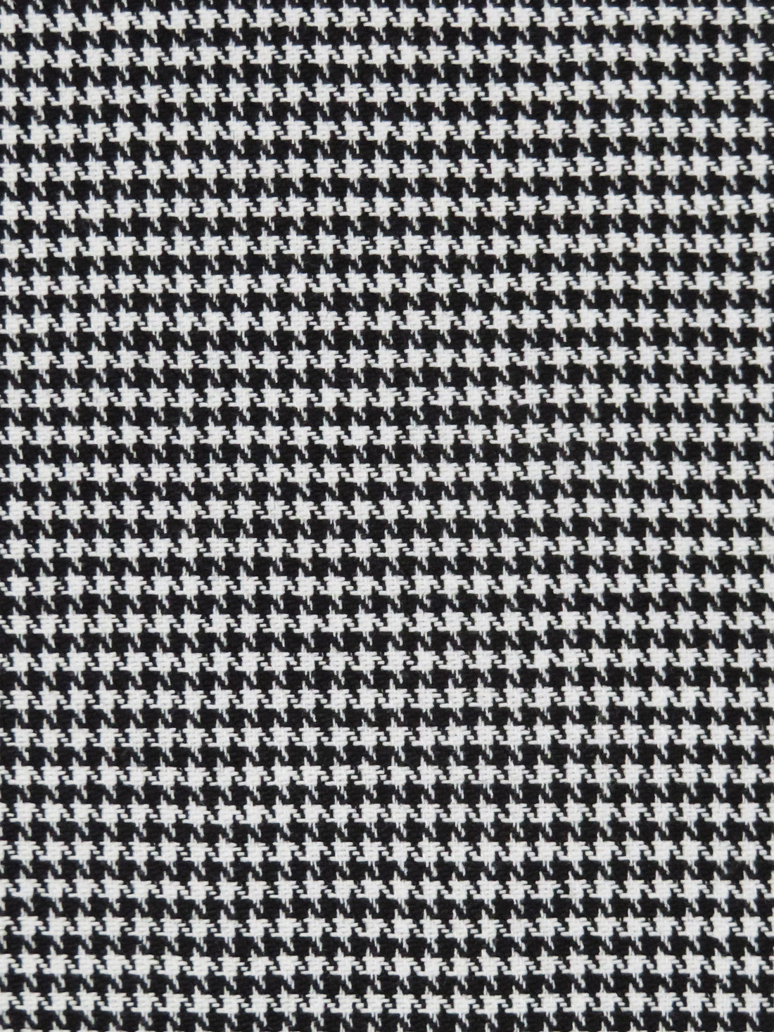 Black/White Cotton/Polyester Mini Houndstooth Weave Suiting 60W