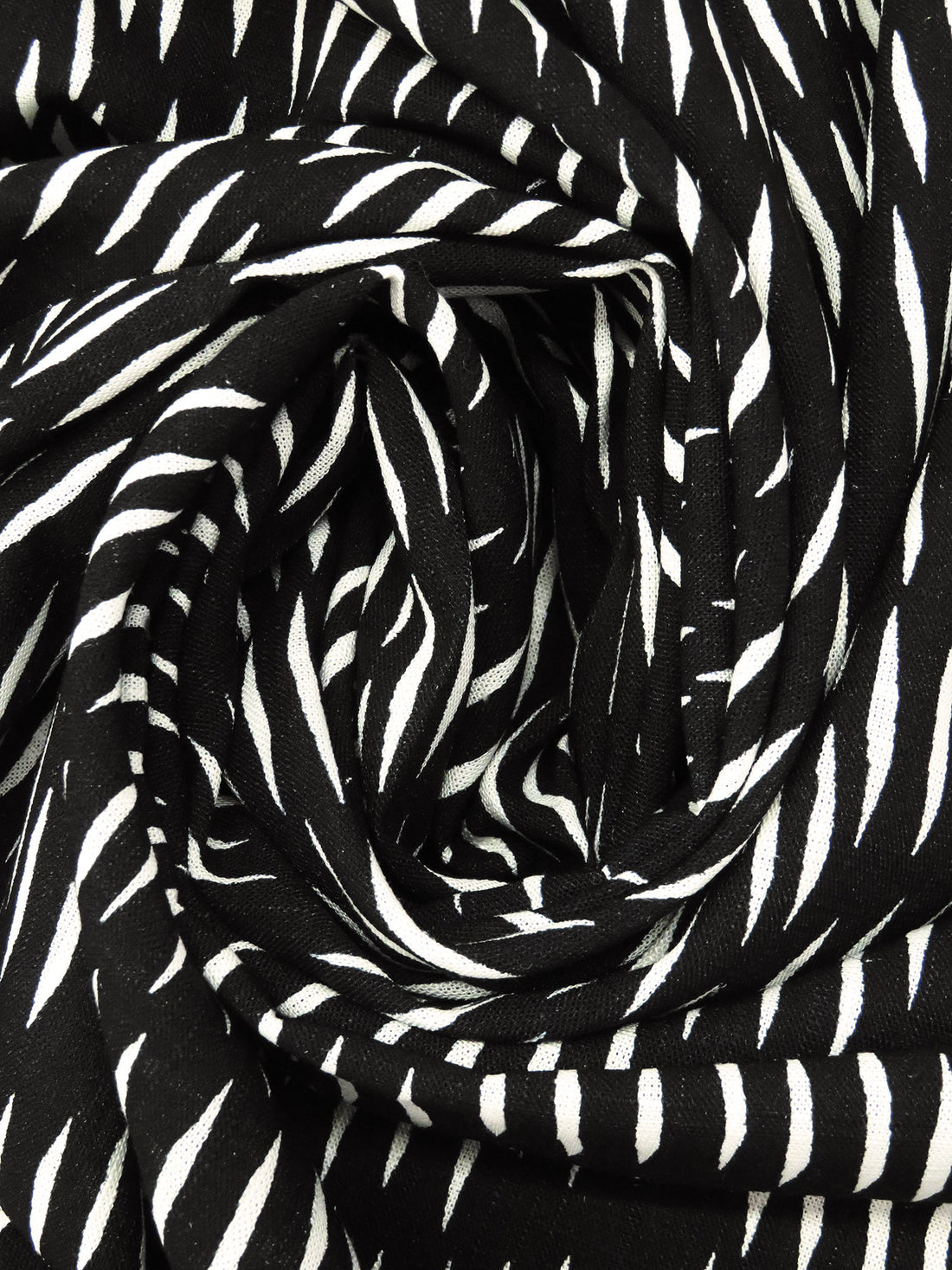 Black/Off-White Rayon/Linen Abstract Dash Print Shirt Weight Woven 53W