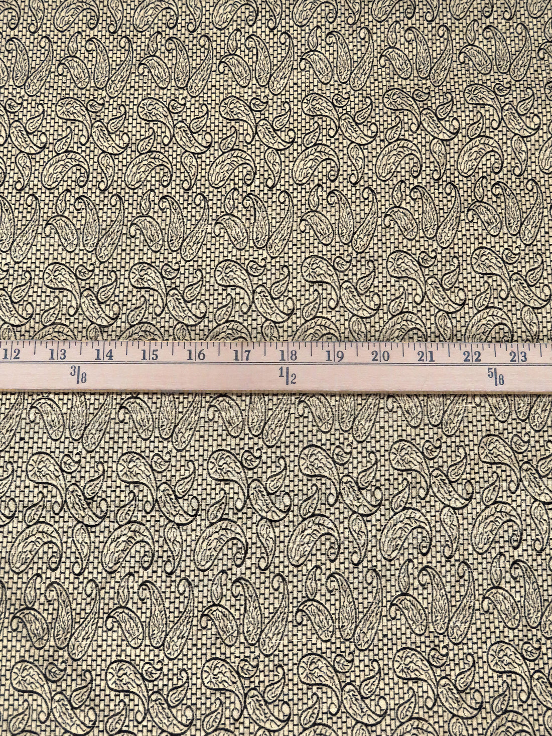 Pale Oatmeal/Black 100% Silk Paisley Weave Jacquard Woven 42W