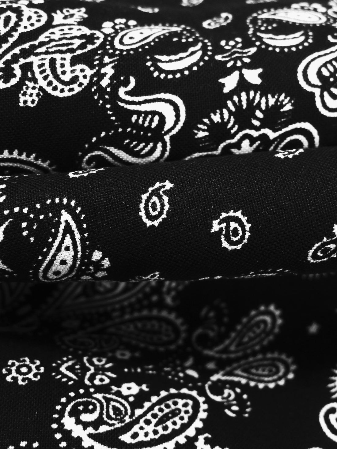 Black/White 100% Rayon Paisley Diamond Print Challis 43W