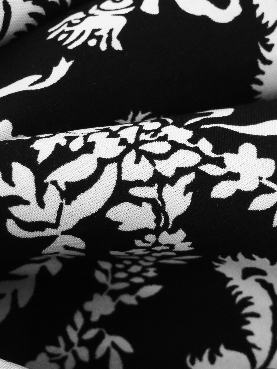 Black/White 100% Rayon Floral Framed Damask Print Challis 43W