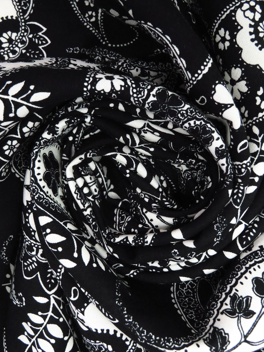 Black/Off-White 100% Rayon Paisley & Vine Print Challis 44W