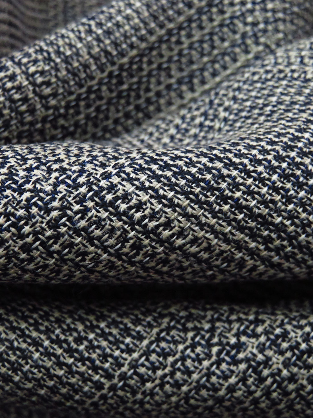 Light Tan/Dark Blue/White/Black 100% Worsted Wool Glen Plaid Weave Tweed Suiting 65W