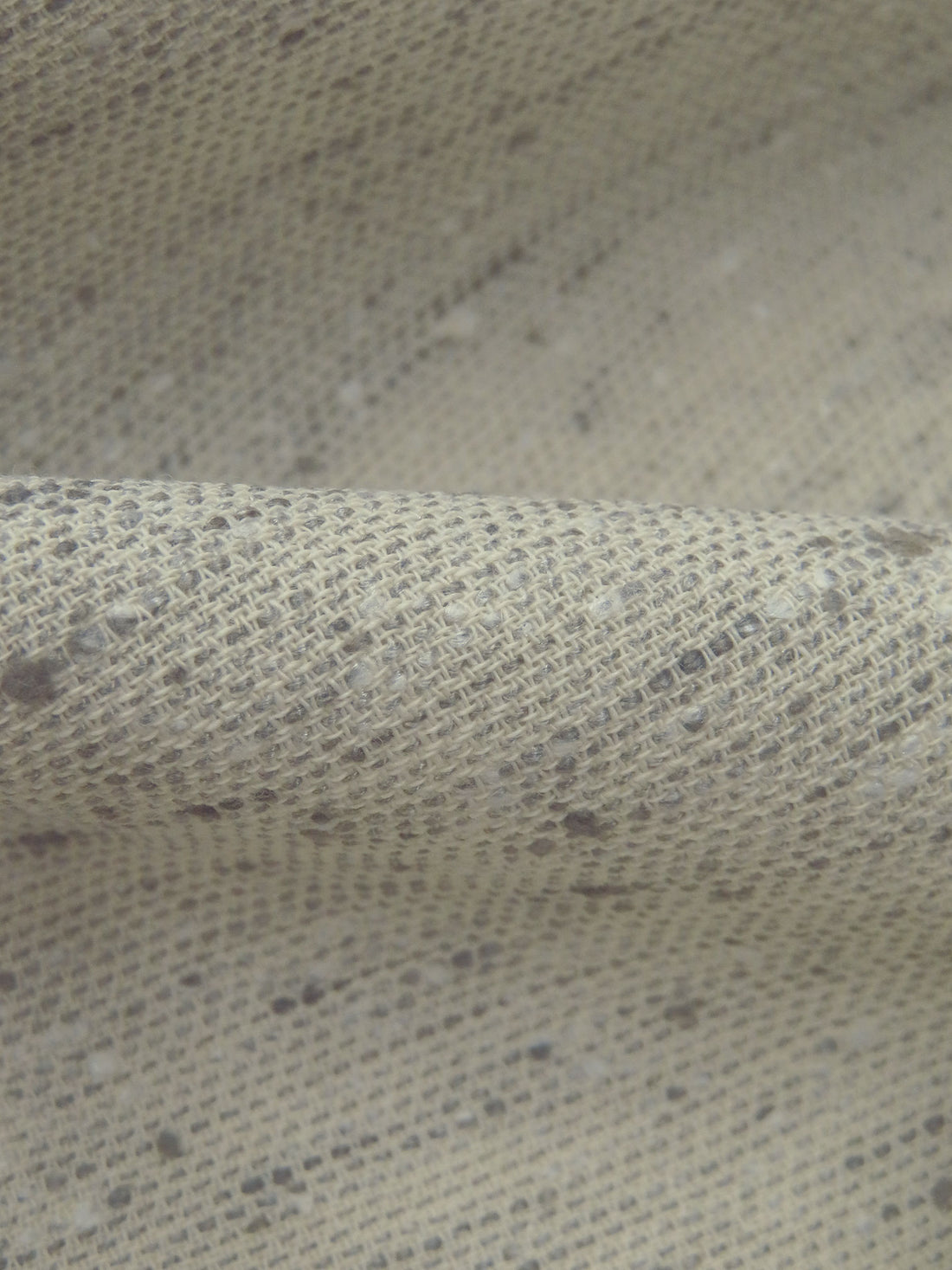 Bone/Off-White/Dark Gray 100% Worsted Wool Heathered Tweed Tropical Weight Suiting 62W