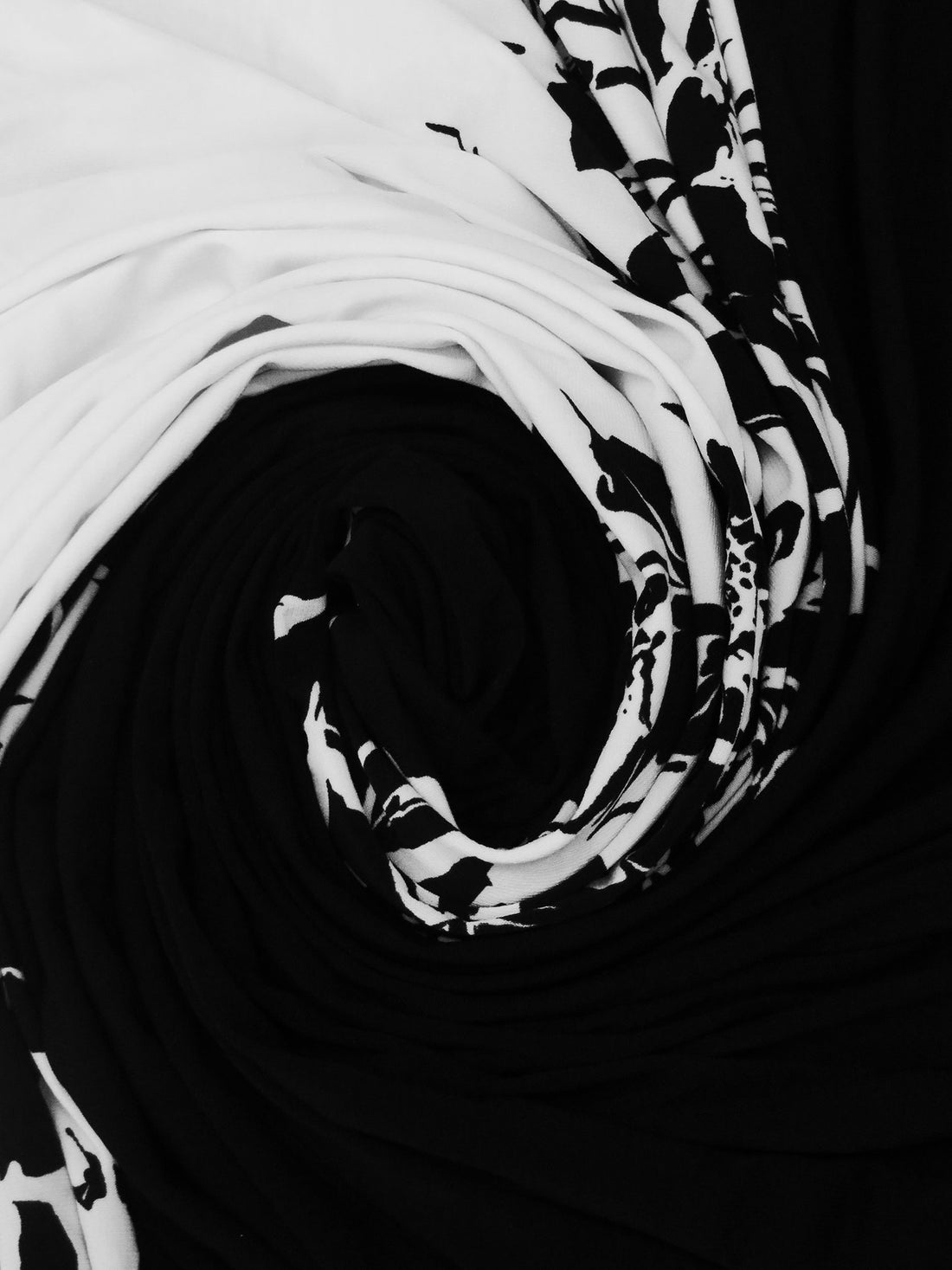 Black/White Polyester/Lycra Single Border Floral Print ITY Knit 58W