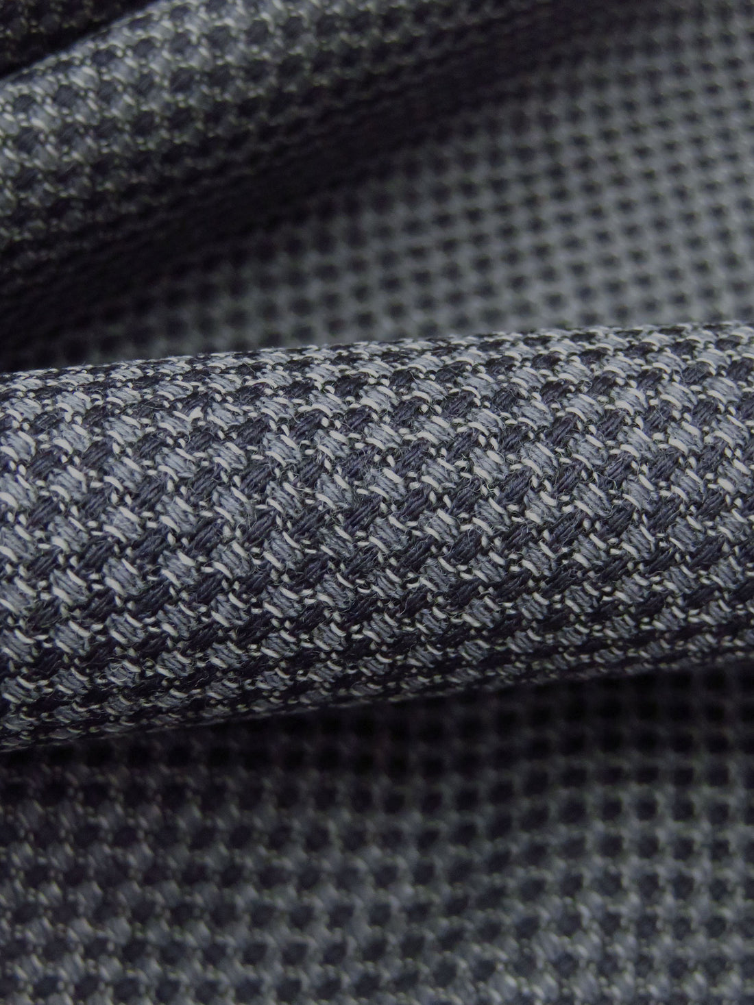 Muted Dark Navy/Slate Blue/Off-White 100% Worsted Wool Novelty Weave Suiting 58W