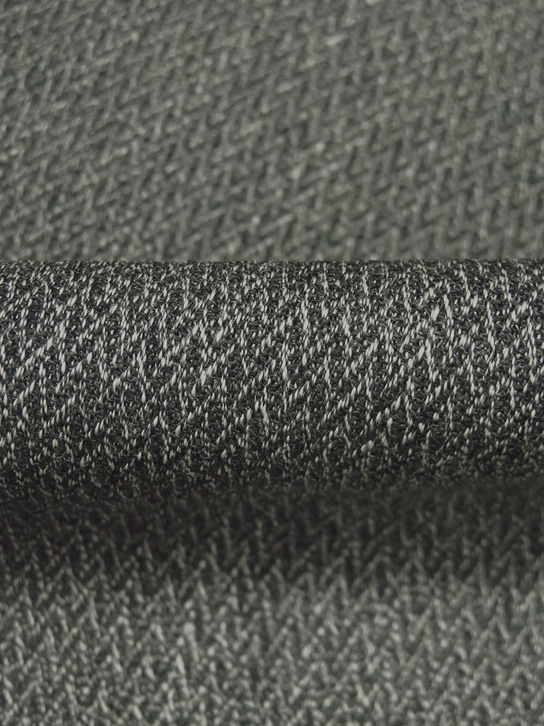Dark Charcoal Gray/Beige 100% Worsted Wool Herringbone Weave Crepe Suiting 58W