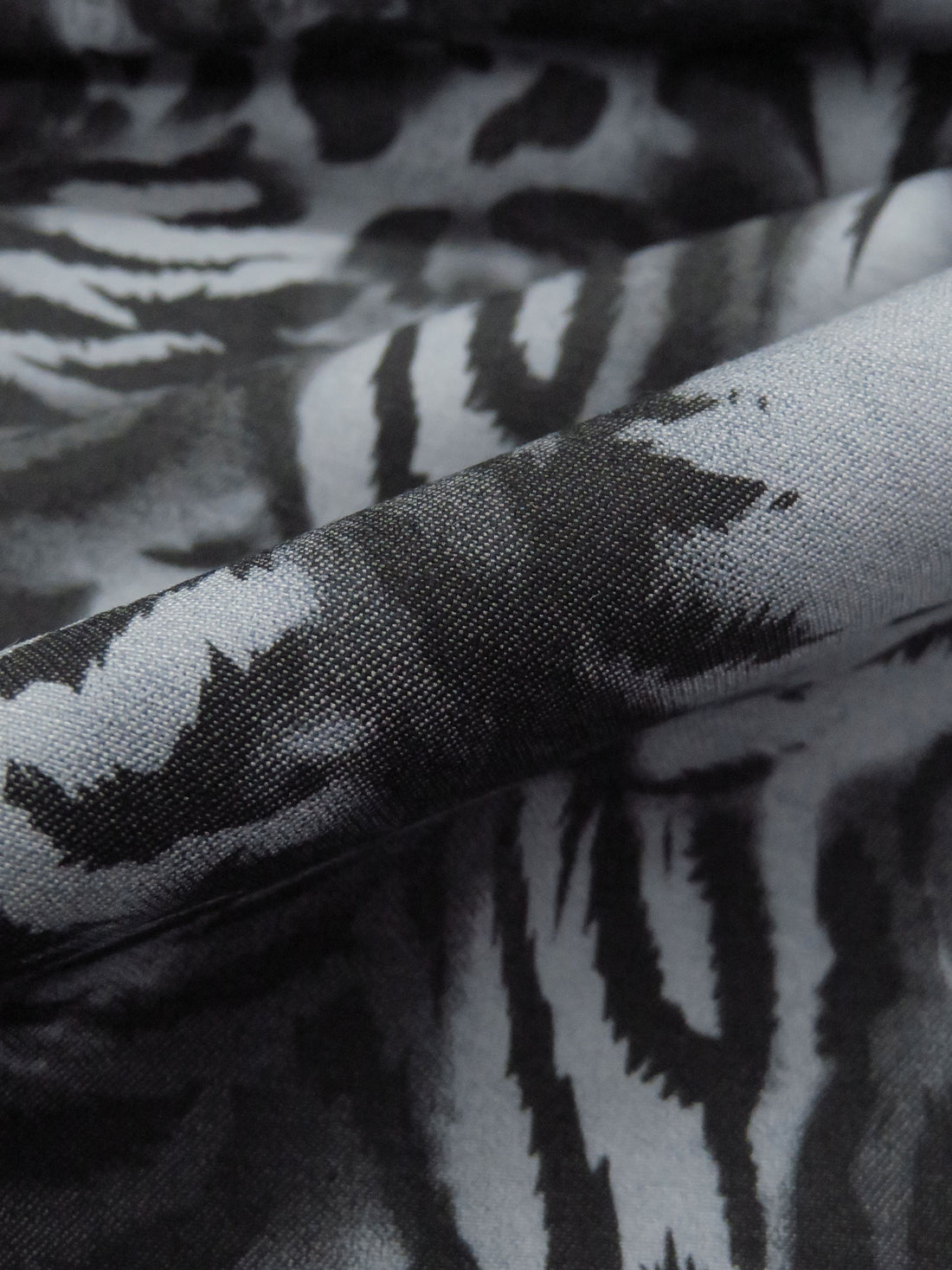 Black/Seal Gray/Dark Iron Gray Rayon/Nylon/Lycra Animal Print Stretch Bengaline Suiting - NY Designer - 60W