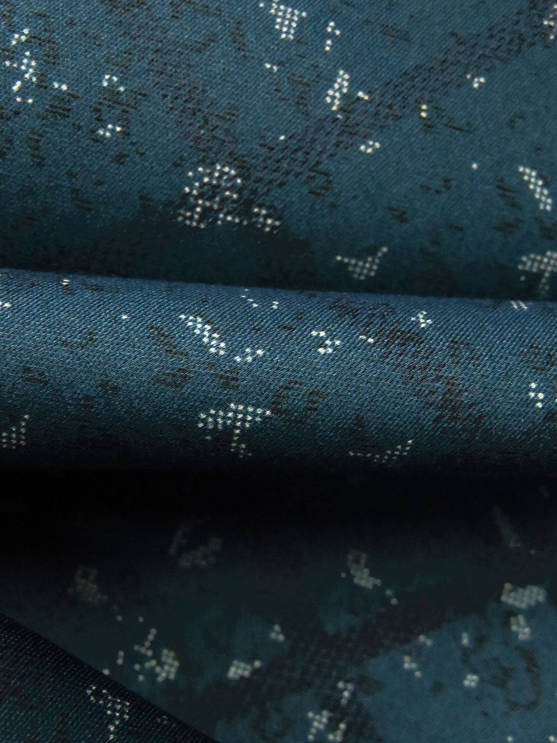 Prussian/White/Midnight Navy 100% Cotton Grunge On Check Print Sateen Shirting 57W