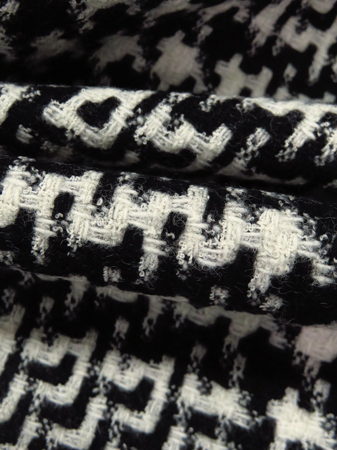 Black/Cream Wool/Nylon Houndstooth Plaid Weave Coating 56W
