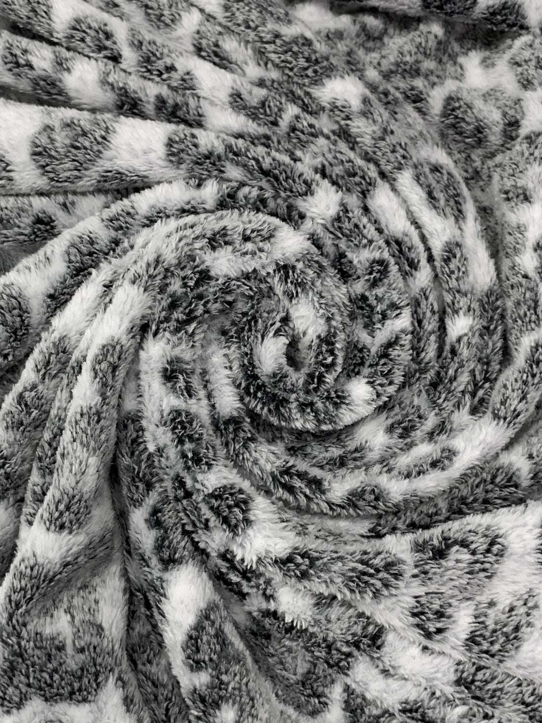 White/Black 100% Polyester Animal Design Furry Fleece 60W