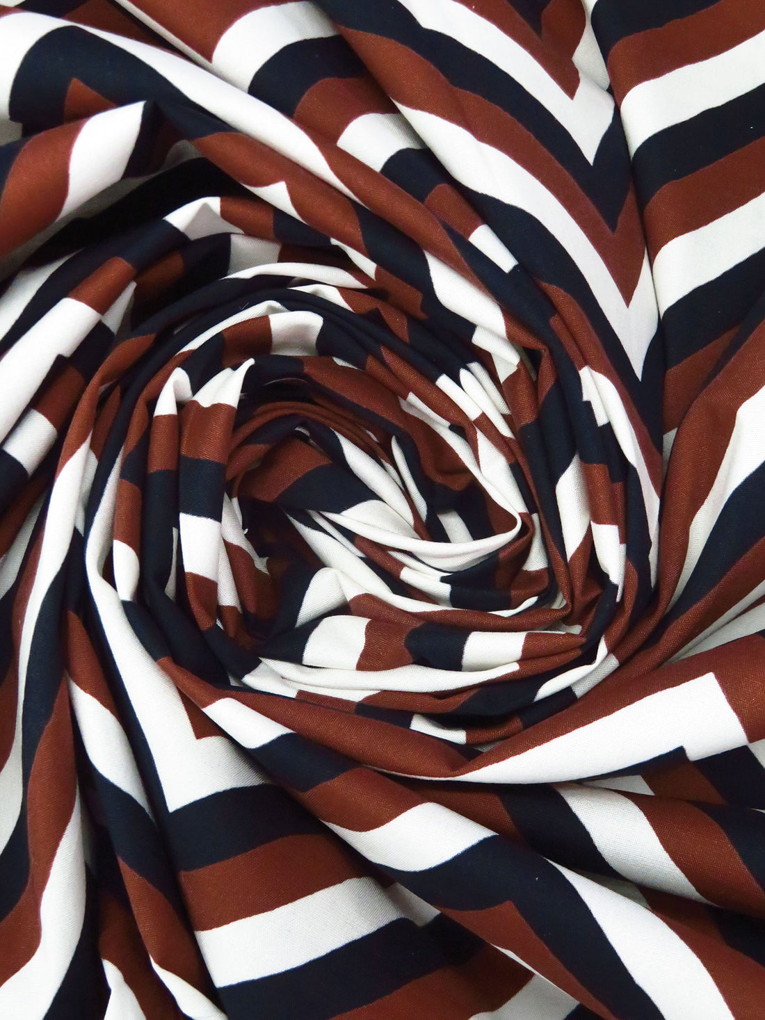 Muted Midnight Navy/White/Liver Cotton/Lycra Large Zig Zag Print Poplin Stretch Shirting - LA Designer - 56W