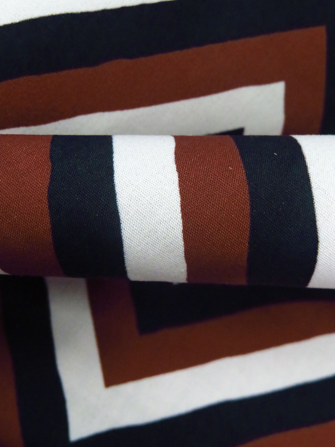 Muted Midnight Navy/White/Liver Cotton/Lycra Large Zig Zag Print Poplin Stretch Shirting - LA Designer - 56W