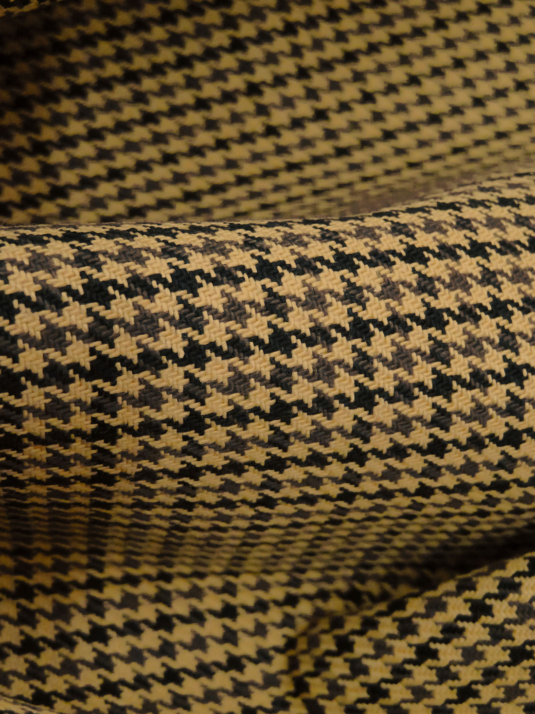 Washed-Out Goldenrod/Black/Dark Lava 100% Cotton Small Houndstooth Suiting - NY Designer - 44W