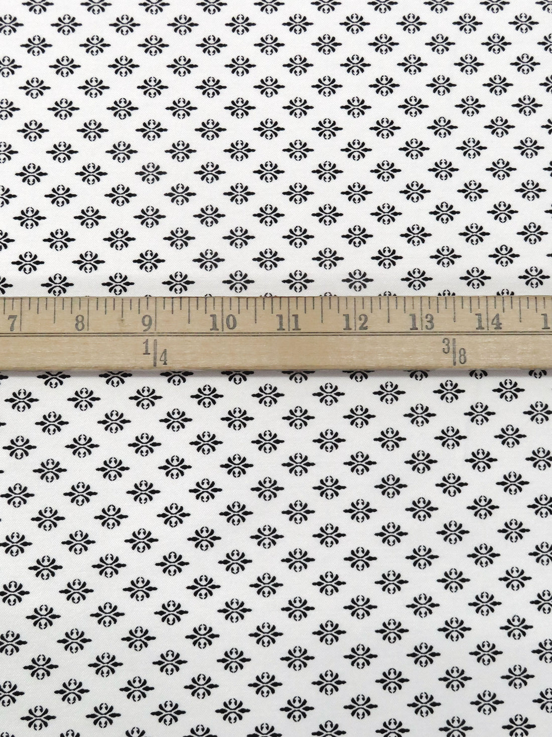 Black/Off-White Rayon/Nylon/Lycra Motif Print Stretch Bengaline Suiting 57W