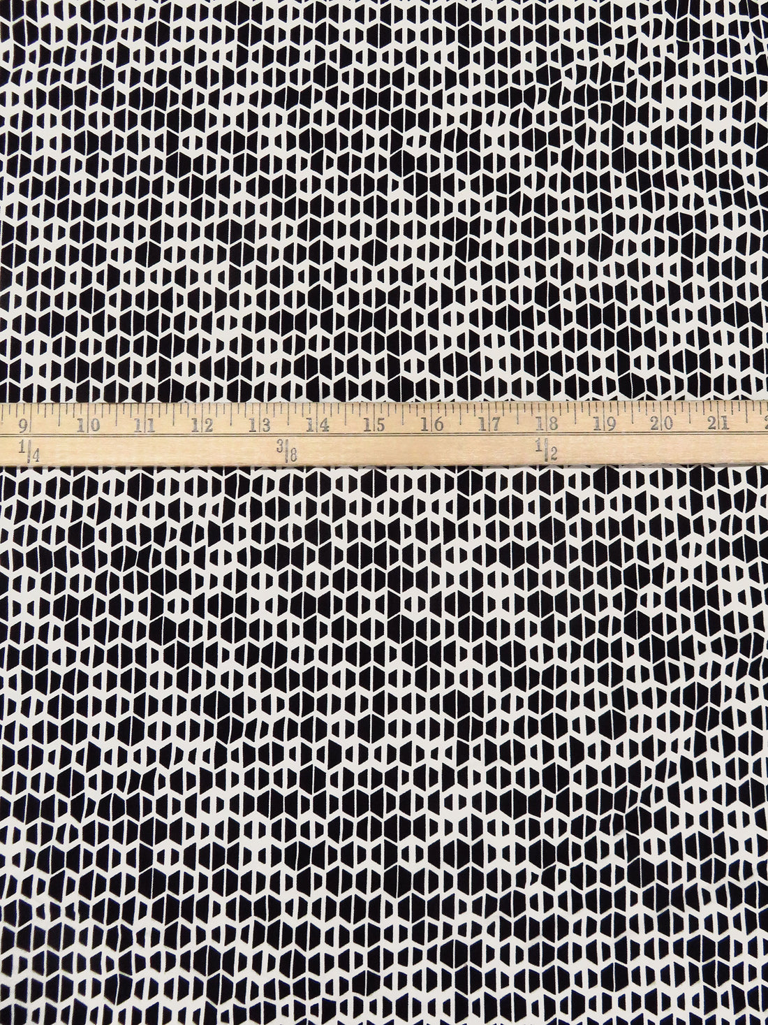 Black/Warm White Rayon/Nylon/Lycra Geometric Print Stretch Bengaline Suiting 58W