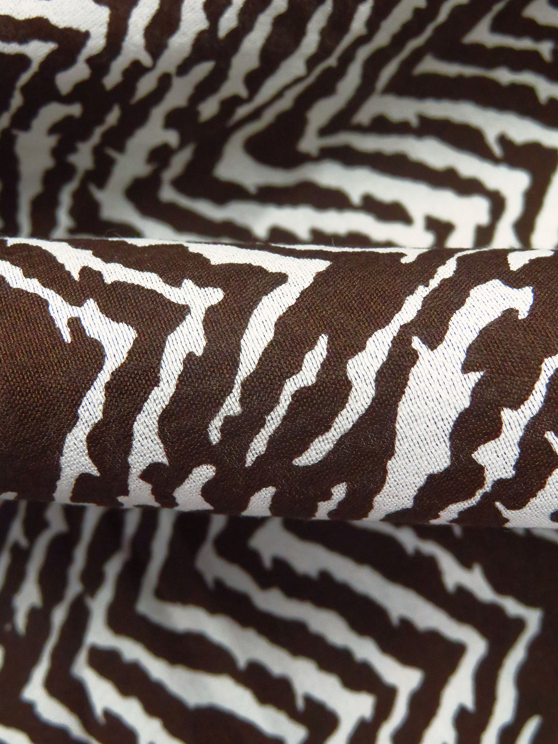 Bistre/Antique White 100% Silk Abstract Zig Zag Print Crepe De Chine - NY Designer - 45W