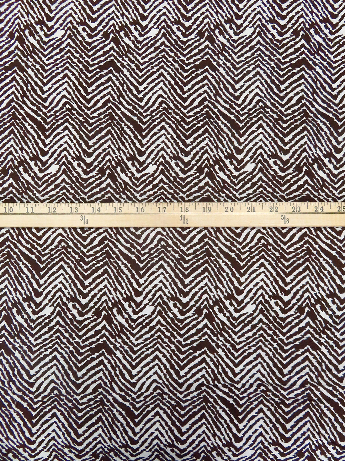 Bistre/Antique White 100% Silk Abstract Zig Zag Print Crepe De Chine - NY Designer - 45W