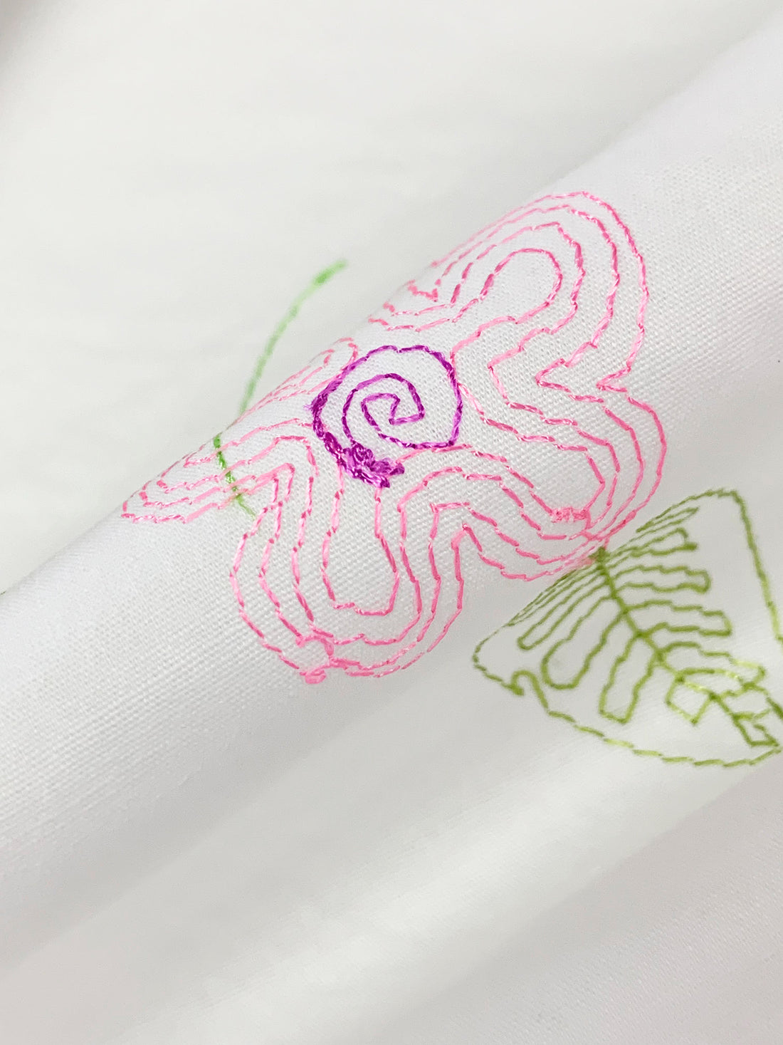 White/Amaranth Pink/Medium Spring Bud Cotton/Lycra Embroidered Floral Stretch Poplin Shirting 49W