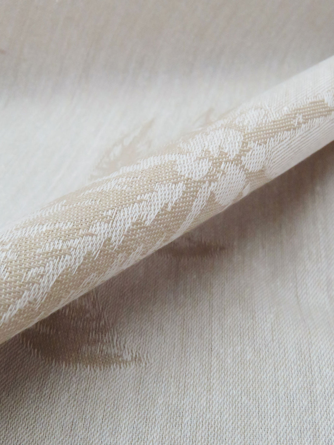 Sandy Beige/Off-White 100% Polyester Palm Tree Jacquard Twill Shirting 54W