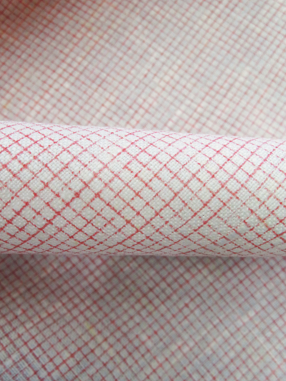 Off-White/Coral Pink 100% Linen Printed Grid Linen Suiting 58W