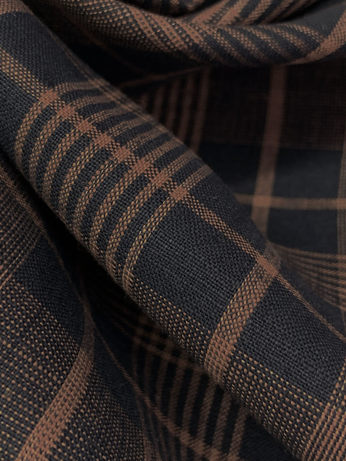 Muted Midnight Navy/Pale Brown 100% Linen Yarn-Dyed Plaid Shirt Weight Woven 58W