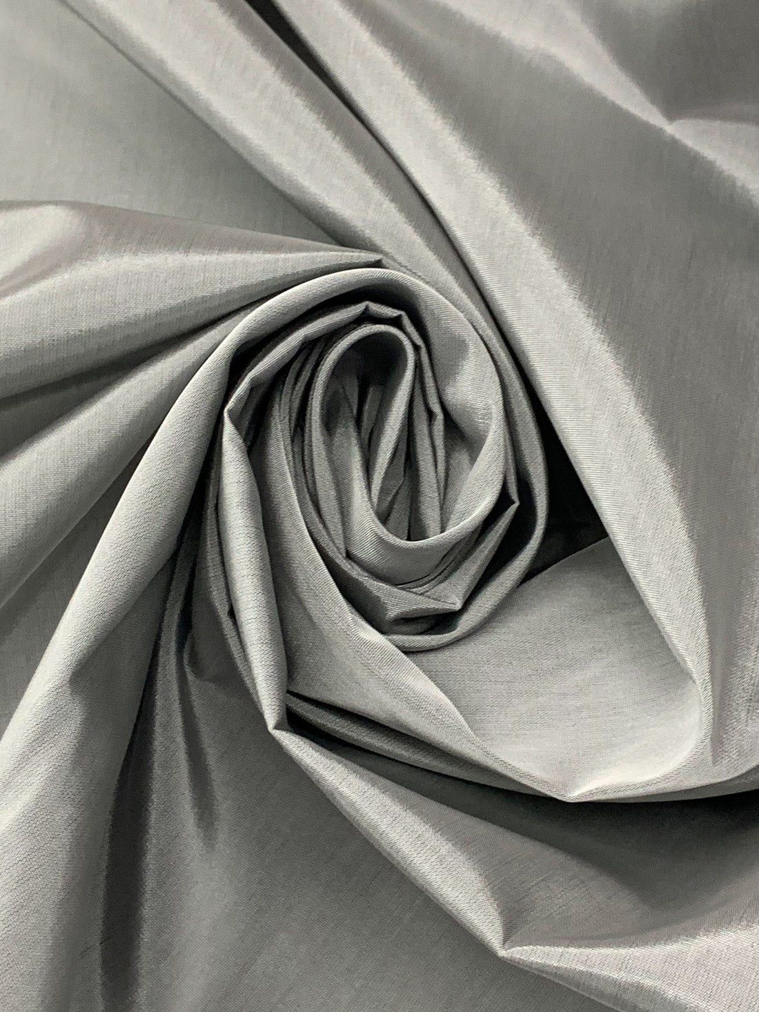 White/Black Acetate/Rayon Iridescent Taffeta - NY Designer - 60W