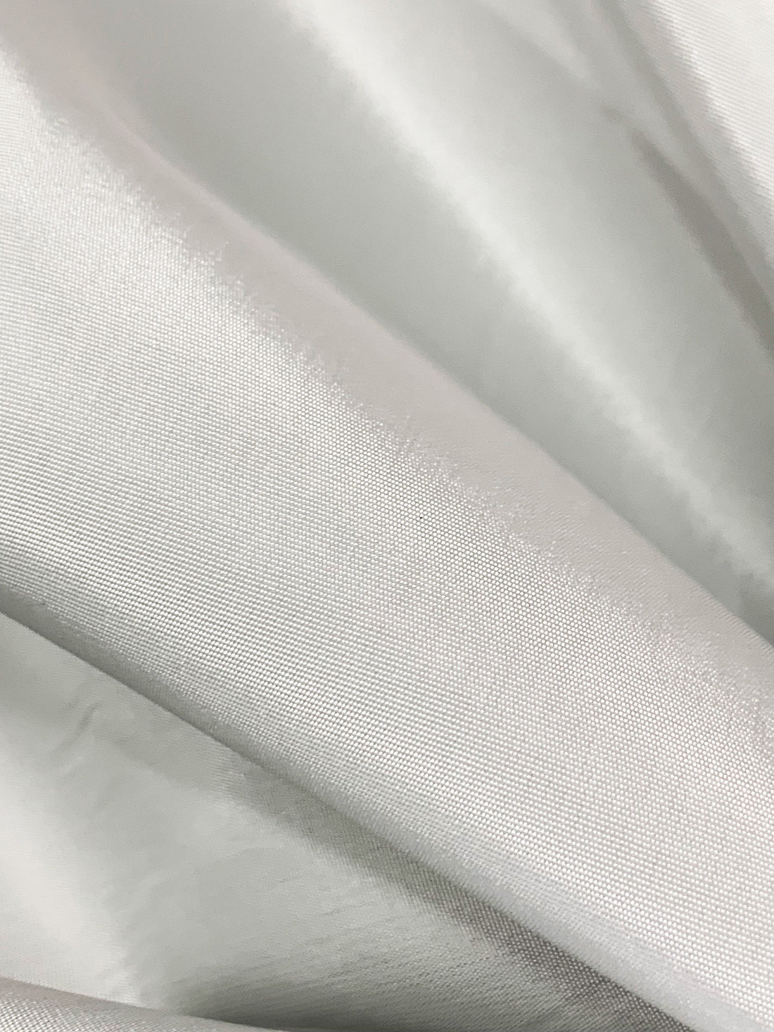 Soft Gray/White Acetate/Rayon Iridescent Taffeta - NY Designer - 60W