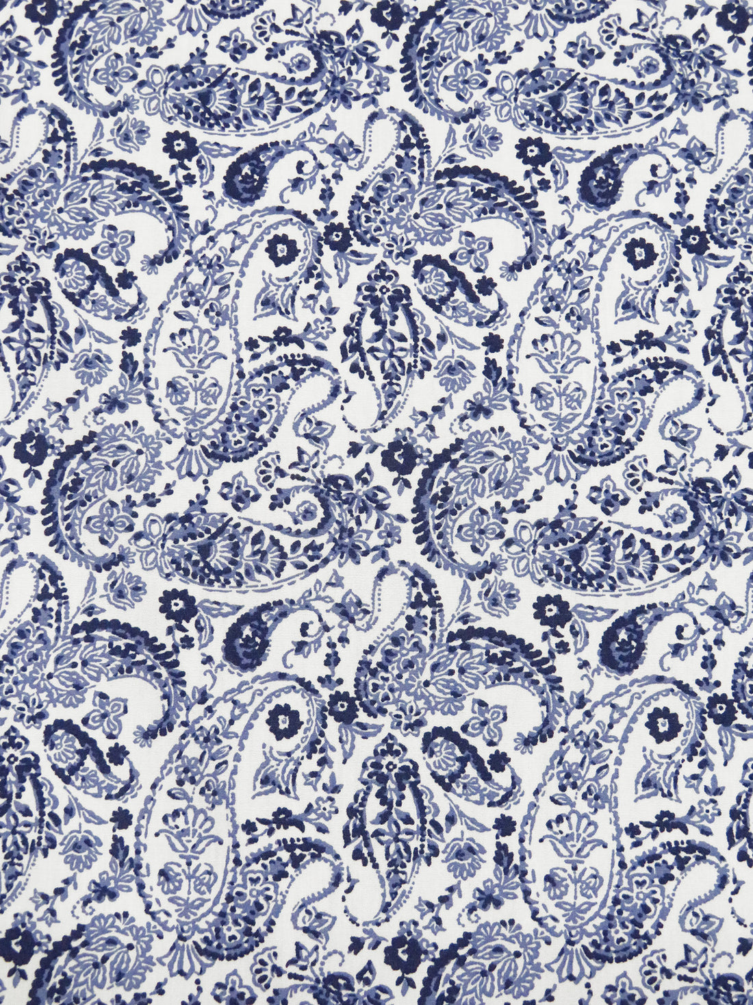 White/Dark Navy/Muted Cornflower Blue 100% Cotton Ornate Paisley Print Poplin Shirting 57W