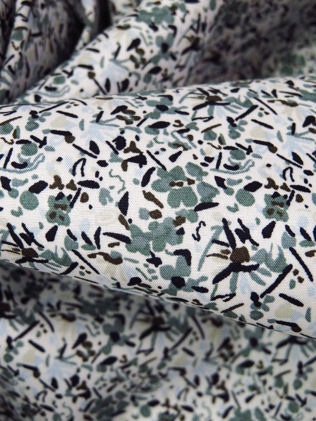 White/Pale Sky Blue/Xanadu/Multi Cotton/Lycra Abstract Print Poplin Shirting 54W