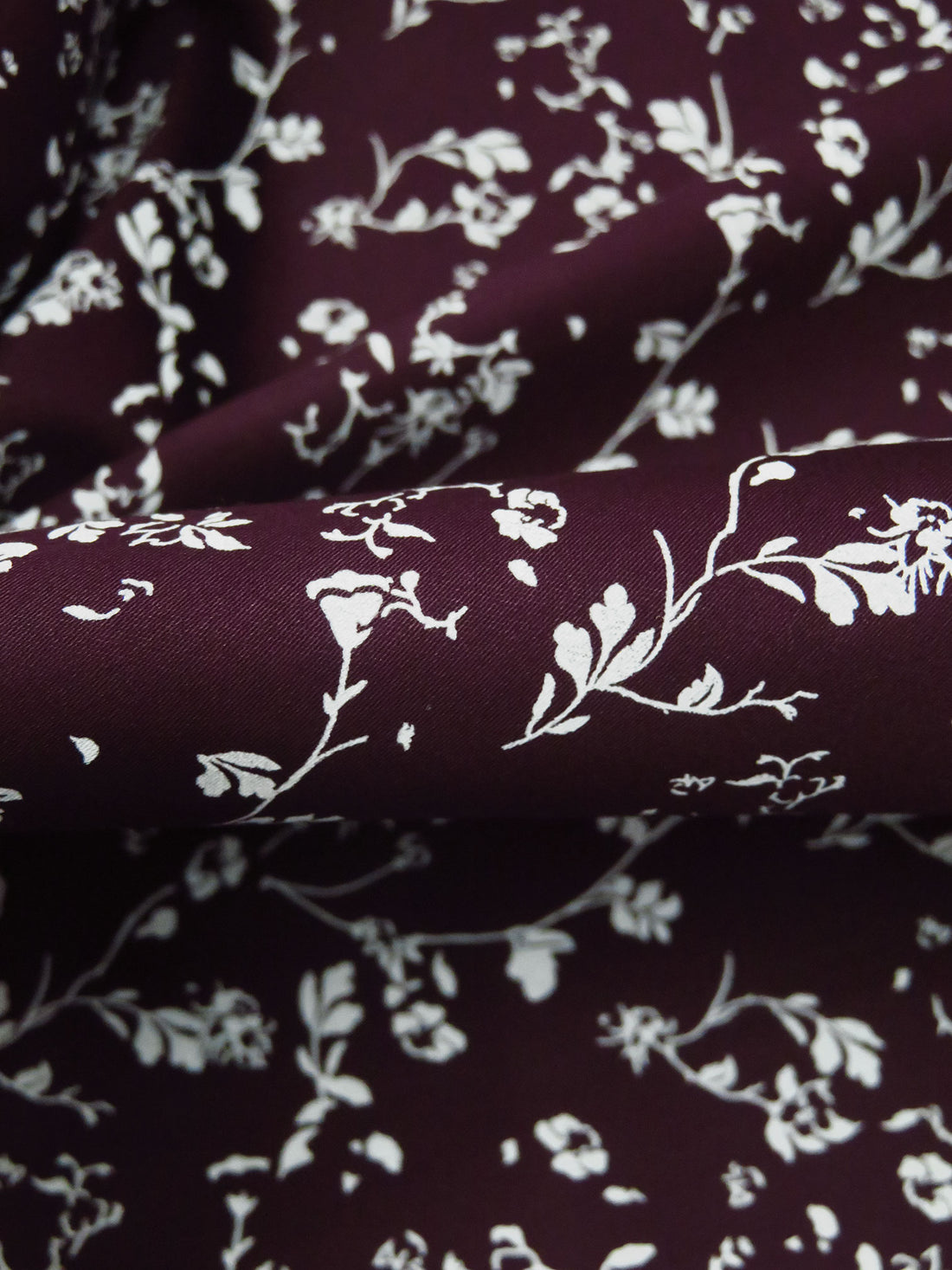 Dark Old Mauve/White 100% Cotton Floral Stem Silhouette Print Sateen Shirting 58W