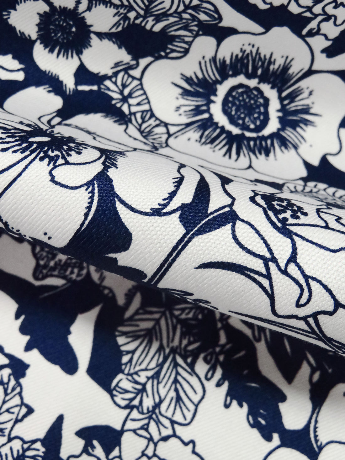 White/Midnight Navy Cotton/Lycra Floral Print Stretch Twill Shirt Weight Woven 57W