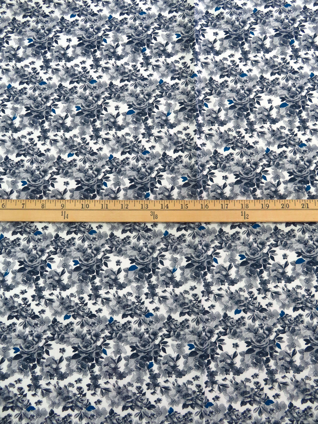 Navy Blue/White 100% Cotton Floral Print Poplin Shirting 61W