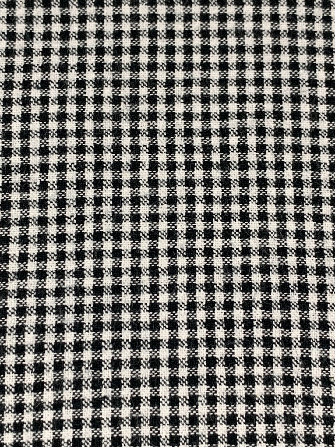 White/Black 100% Cotton Mini Check Seersucker Shirting 56W