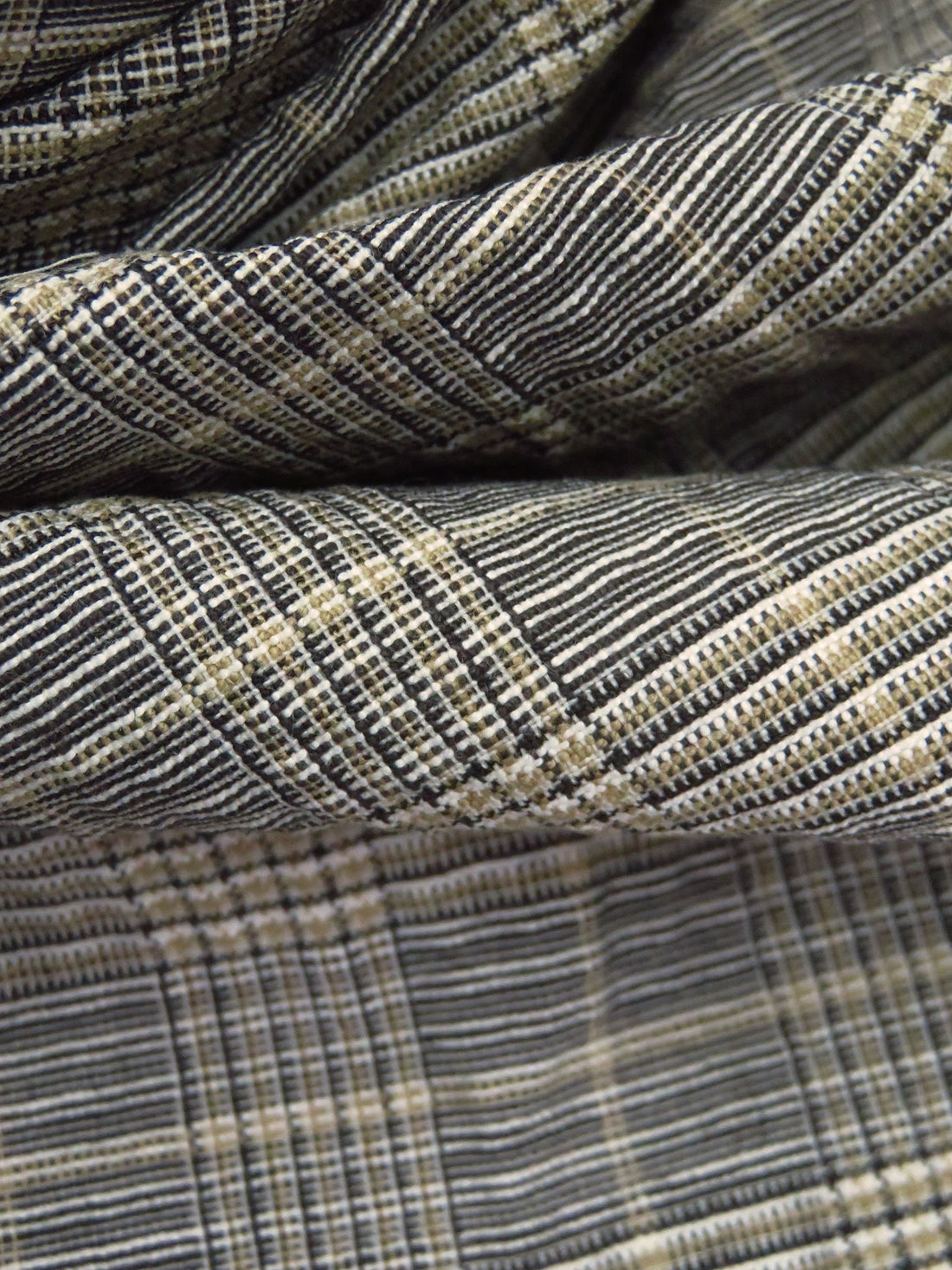 White/Ecru/Dark Charcoal Cotton/Polyester Puckered Glen Plaid Suiting 59W